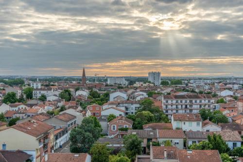 Toulouse Appartment 3 bedrooms balcony panoramic view - 10 min Train station & Metro, Toulouse (foto 4)