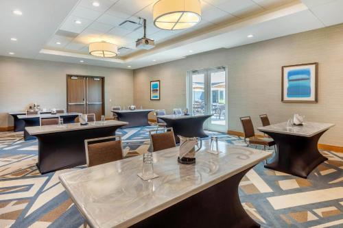 Cambria Hotel Davenport Quad Cities - 회의실/연회장