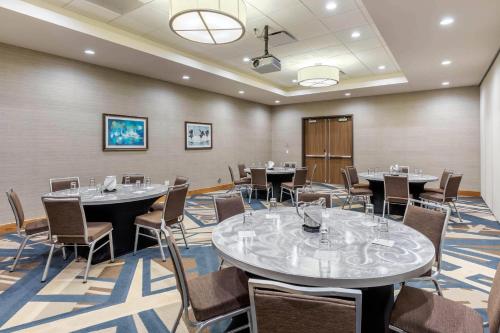 Cambria Hotel Davenport Quad Cities - 회의실/연회장