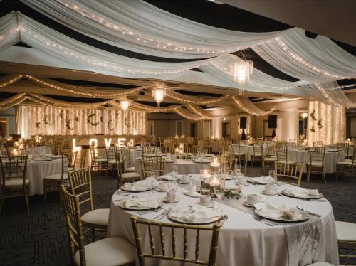 ห้องประชุม / บอลรูม, ควอลิตี้ อินน์ แอนด์ คอนเฟอเรนซ์ เซ็นเตอร์ คิงส์ตัน เซ็นทรัล (Quality Inn & Conference Centre Kingston Central) in คิงสตัน (ON)