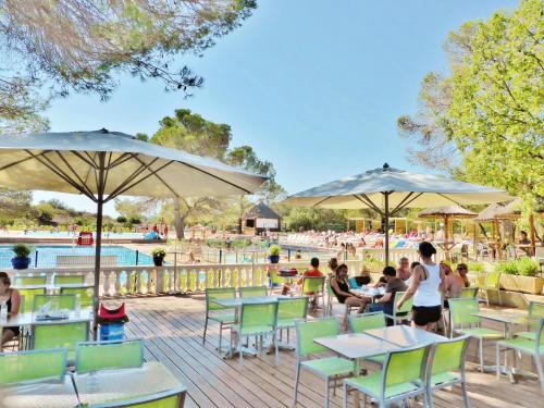 Restaurant, Carazur Mobilhomes Camping Frejus in Le Bonfin