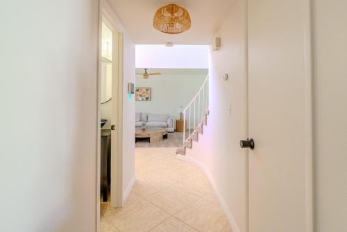 Spacious Lux Estate l 8 mins to Strip, Лас-Вегас (фото 8)