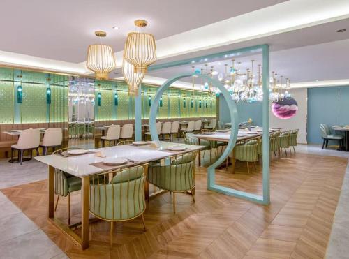 Crystal Orange Hotel Beijing South Railway Station in Xicheng District