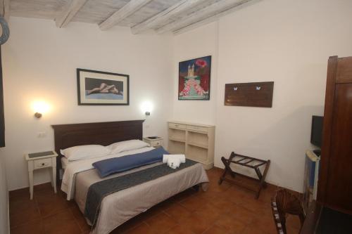 Double or Twin Room image 10