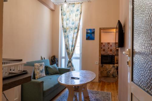 Teo's Cozy Top Central Apartment, София (фото 2)