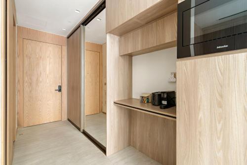 Modern Studio Near Burj Khalifa & Dubai Mall with Pool, Gym, Concierge & Parking, Dubaj (zdjęcie 8)