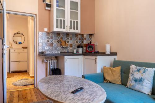 Teo's Cozy Top Central Apartment, София (фото 3)