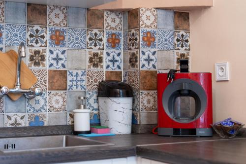 Teo's Cozy Top Central Apartment, София (фото 10)