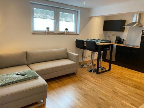 1,5-Zimmer, Top ausgestattet, 4 Pers, Souterrain, Self Check-in, Parkplatz, Netflix & Amazon Prime in Flintsbach am Inn