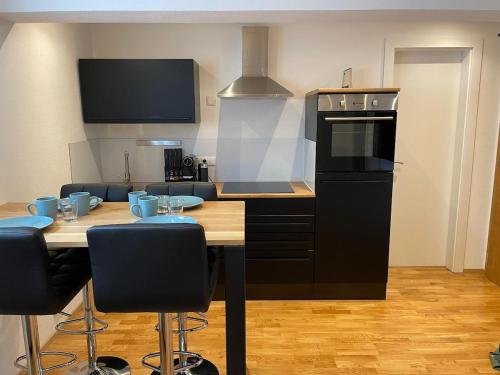 廚房, 1,5-Zimmer, Top ausgestattet, 4 Pers, Souterrain, Self Check-in, Parkplatz, Netflix & Amazon Prime in 弗林特斯巴赫阿姆因