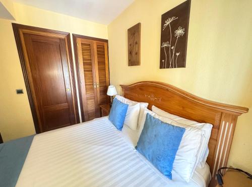 Classic One-Bedroom Apartment with Terrace image 4