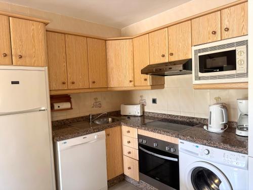 Classic One-Bedroom Apartment with Terrace image 5