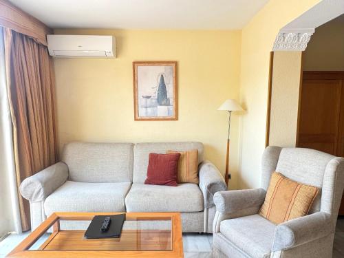Classic One-Bedroom Apartment with Terrace image 8