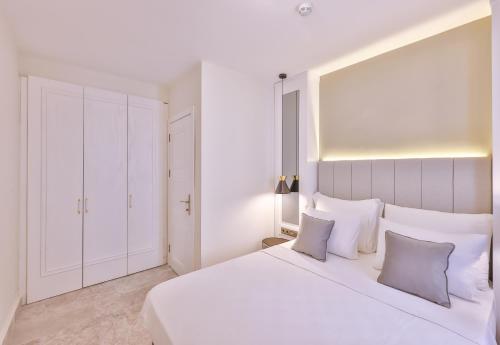 Suite with Sea View image 6
