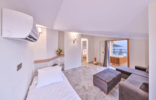 Suite with Sea View image 7