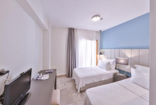 Standard Double or Twin Room image 7