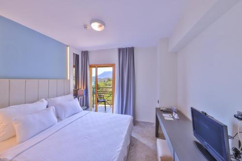 Standard Double or Twin Room image 4