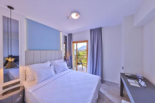 Standard Double or Twin Room image 5