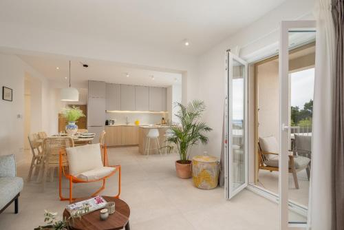 Summer House Lea - Villa with heated pool and sea view in Bast