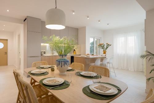Summer House Lea - Villa with heated pool and sea view in Bast