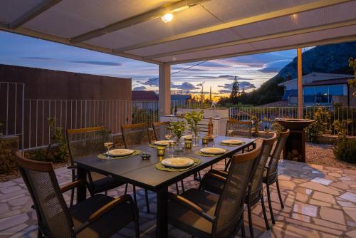 Summer House Lea - Villa with heated pool and sea view in Bast
