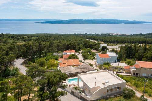 Summer House Lea - Villa with heated pool and sea view in Bast