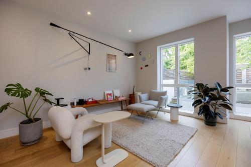 Veeve - Basilica Mews, London