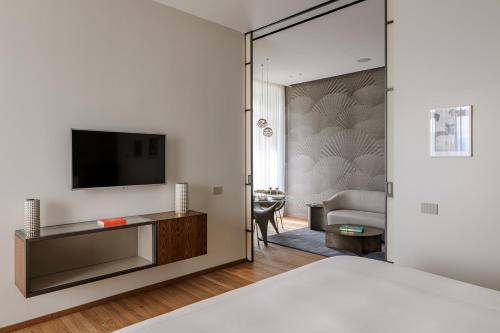 room detail thumbnail 1