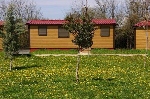  Bungalows Granja Escuela Arlanzón, Pension in Arlanzón bei Quintanilla Riopico