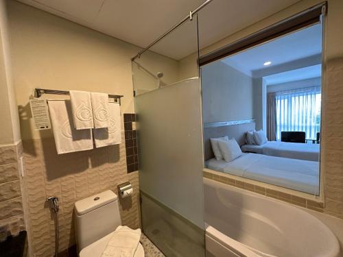 room detail thumbnail 2