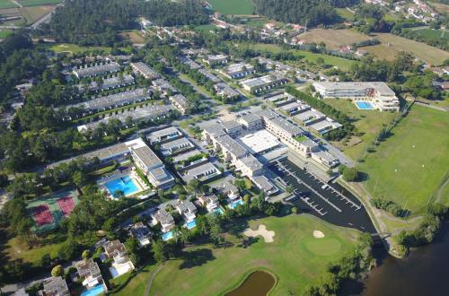125 House - Swimming Pool, Tennis, Golf & Nature