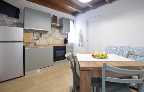 virtuve, Pet Friendly Apartment in Santo Stefano Di Magra