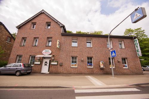 B&B Stolberg - Hotel Burghof - Bed and Breakfast Stolberg