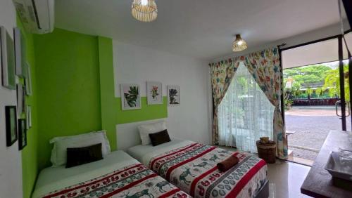 2 twin beds