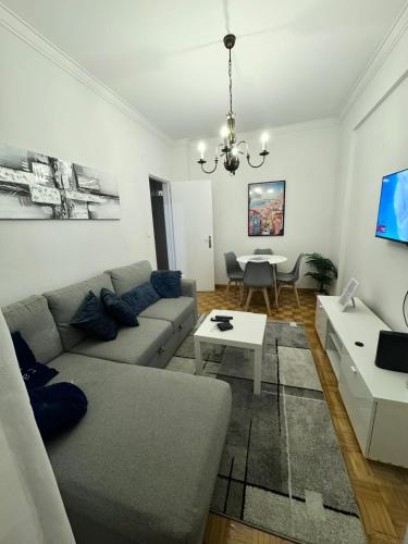 Modern 2BR Apartment with City Views I Near Lisbon by LivinInLisboa, Queluz