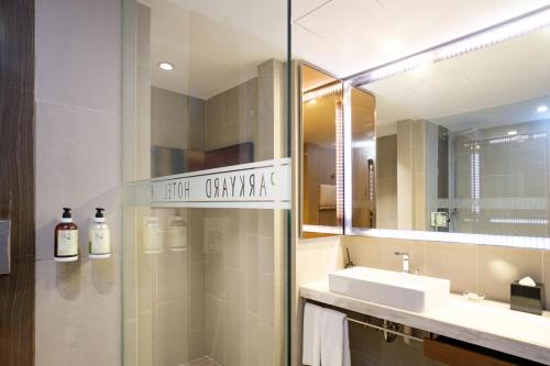 room detail thumbnail 2