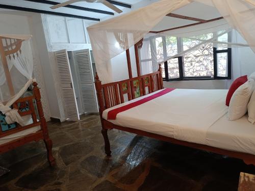 Tembo village Jacaranda road in วาตามู