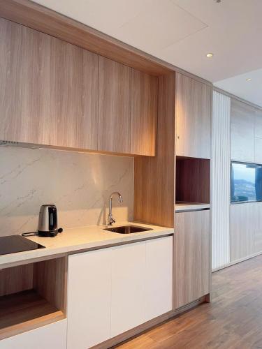 One-Bedroom Deluxe Apartment room in Àlacarte Ha Long Bay Apartment - Golden Horizon