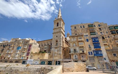 Traditional Maltese Townhouse Roof Terrace and Views - image 6