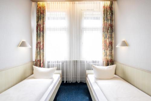 Economy Twin Room room in Hotel und Rasthof AVUS