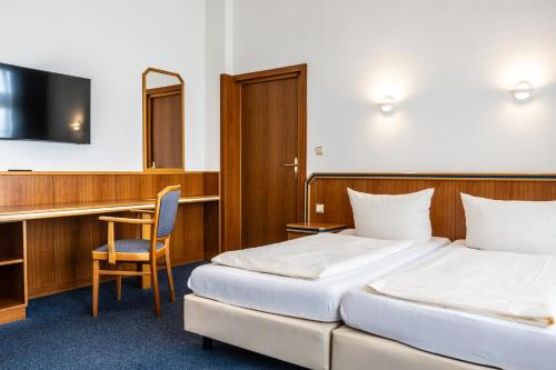 Double or Twin Room image 8