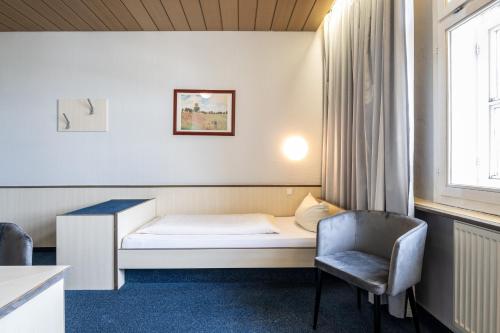 Large Twin Room image 3