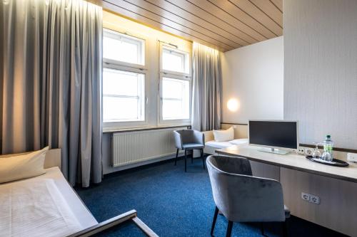 Large Twin Room image 2