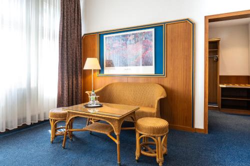 Double or Twin Room image 4