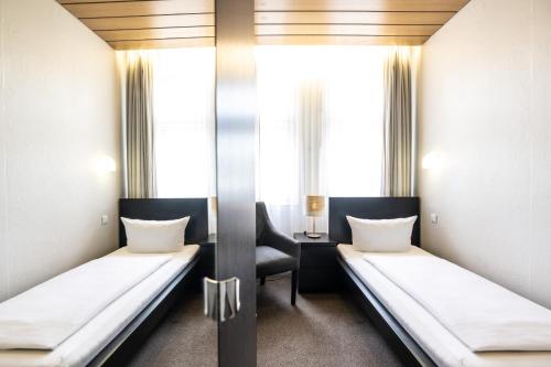Single Room image 5