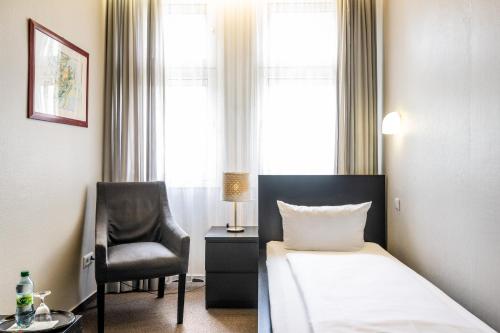 Single Room image 4