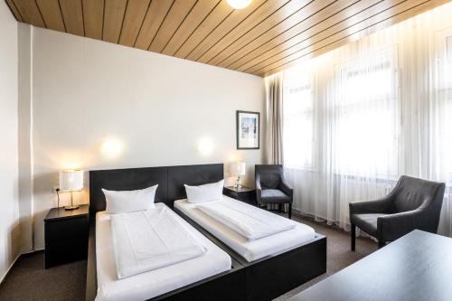 Double or Twin Room image 3