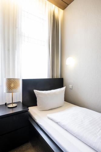 Single Room image 2