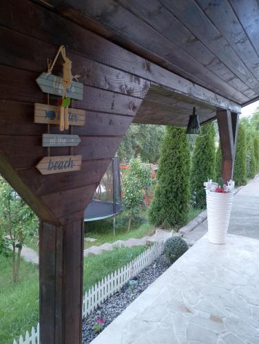 Vila Sabo- Casa de vacanta cu lac de pescuit si ciubar cu hidromasaj