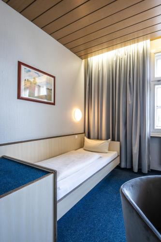 Single Room image 1